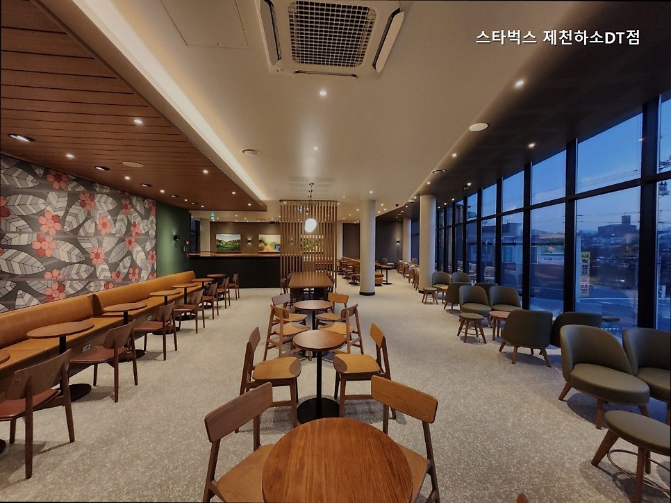 스타벅스 제천DT점 사진 1