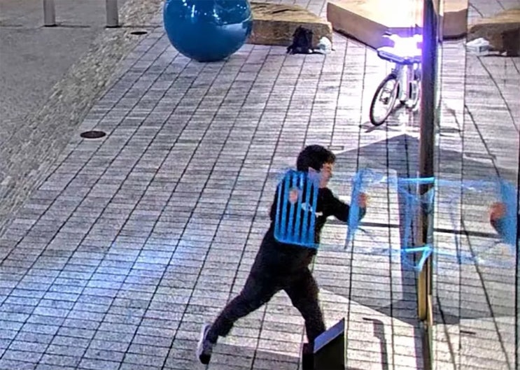  샘 올트먼 자택 화염병 투척에 본사 습격까지... 선 넘은 ‘반 AI’ 증오의 끝은?