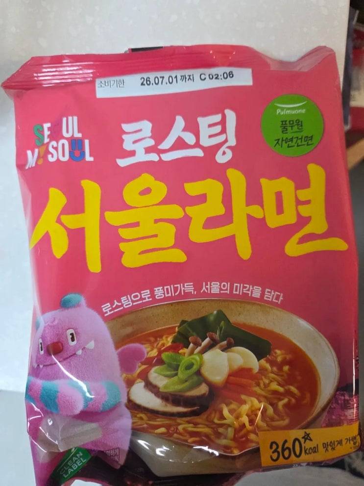  식자재 마트 득템! 풀무원 서울라면 리뷰: 건면의 쫄깃함은 합격, 국물 맛은 글쎄?