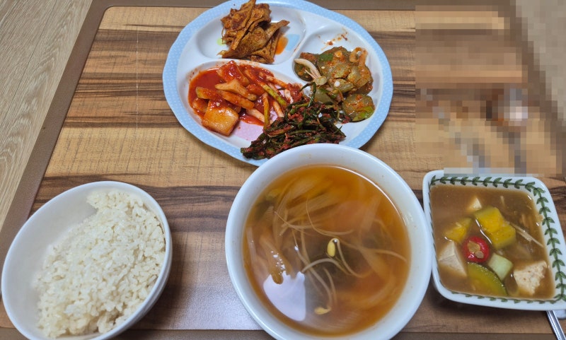 집밥얼큰김치콩나물국 오뎅볶음도 해주고
