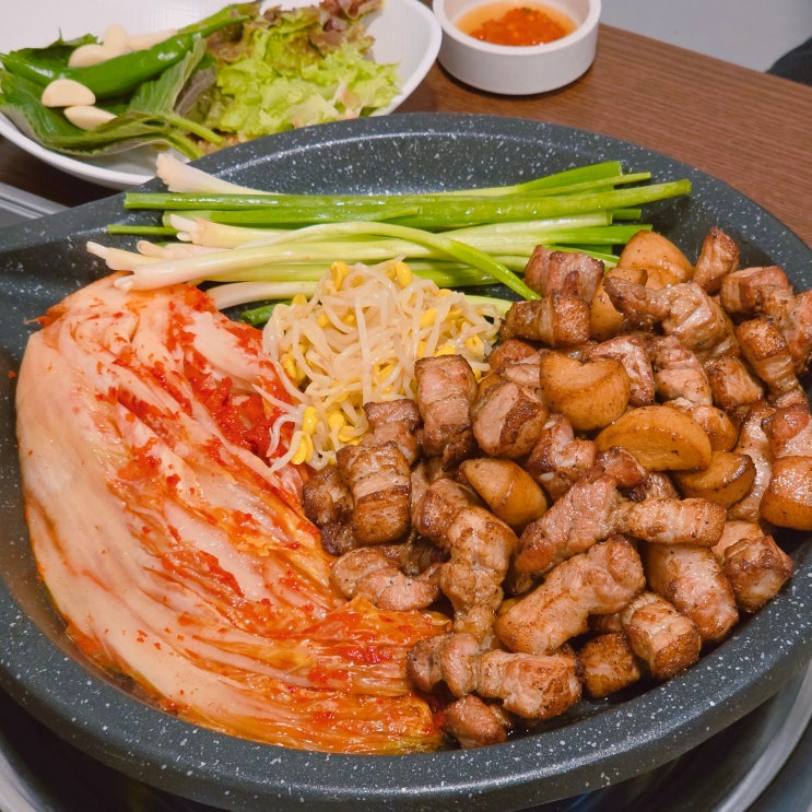  망원동 맛집 돼지방앗간 구워주는 직화 삼겹살 망원역 고기집 추천