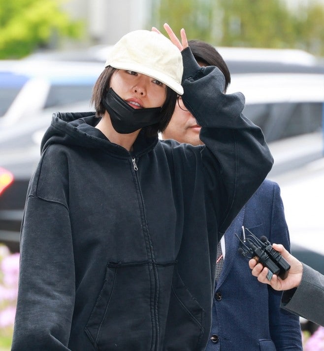 내 눈 똑바로 쳐다봐"...<b>나나</b>, 자택 침입 <b>강도</b> 법정 대면 미친... 