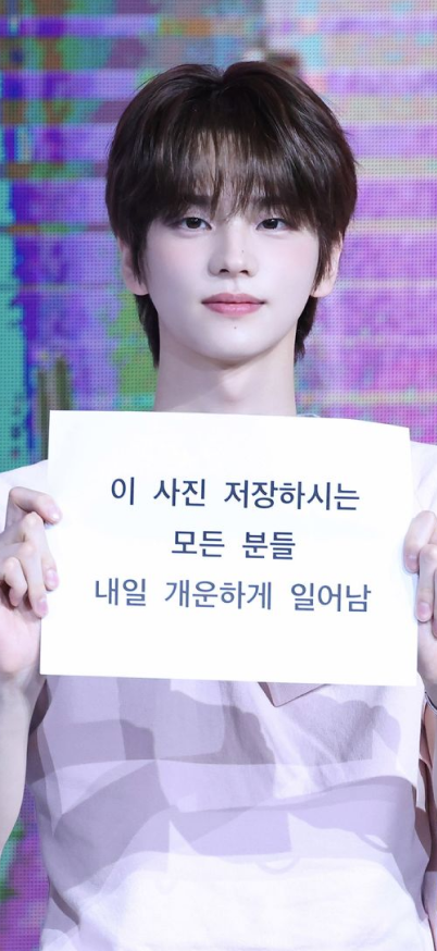아이폰 16/17 프로 고화질 배경화면 추천, 투어스 신유 감성 모음 (카톡 프사까지 가능)