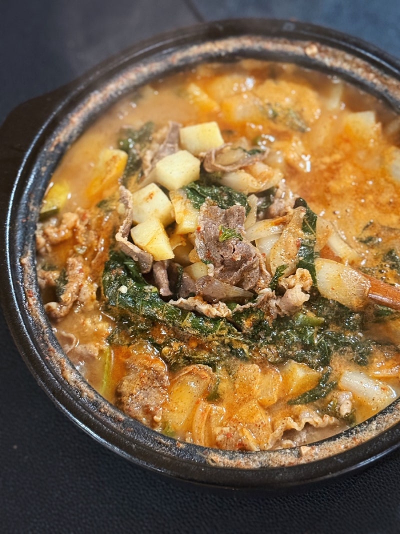 우삼겹감자탕 끓이는법 + 사골곰탕레시피