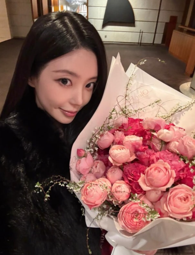  솔로지옥3 턱괴기 여신 윤하정 10월의 신부 된다! 1000일 열애 끝 결혼 발표