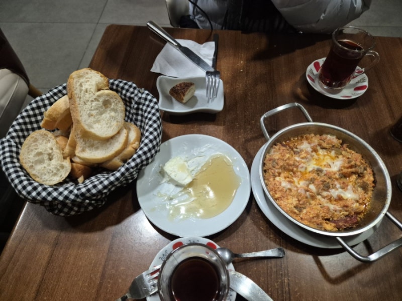 튀르키예 이스탄불 여행 카이막 맛집 육식맨, 짠내투어 HASAN FEHMİ ÖZSÜT 1915 Karakoy Özsüt 후....
