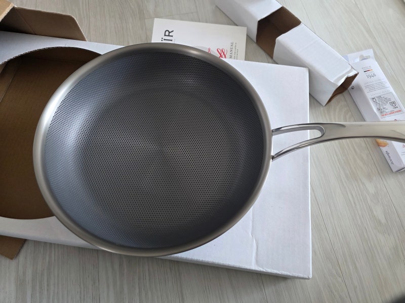 [내돈내산] "드디어 정착했습니다" 코팅팬의 편리함과 무쇠팬의 맛을 다 잡은 카비아 티타늄 ....