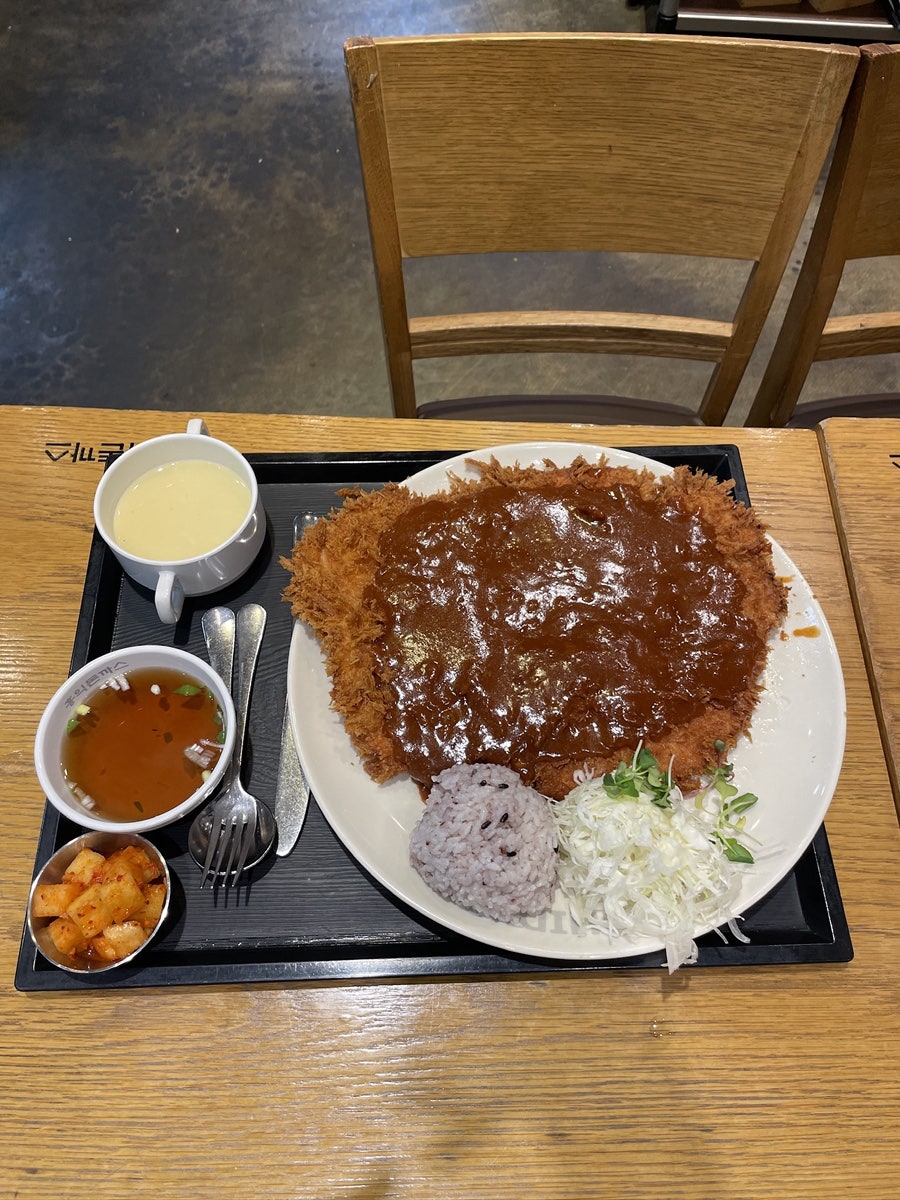 홍익돈까스 매탄점 사진 2