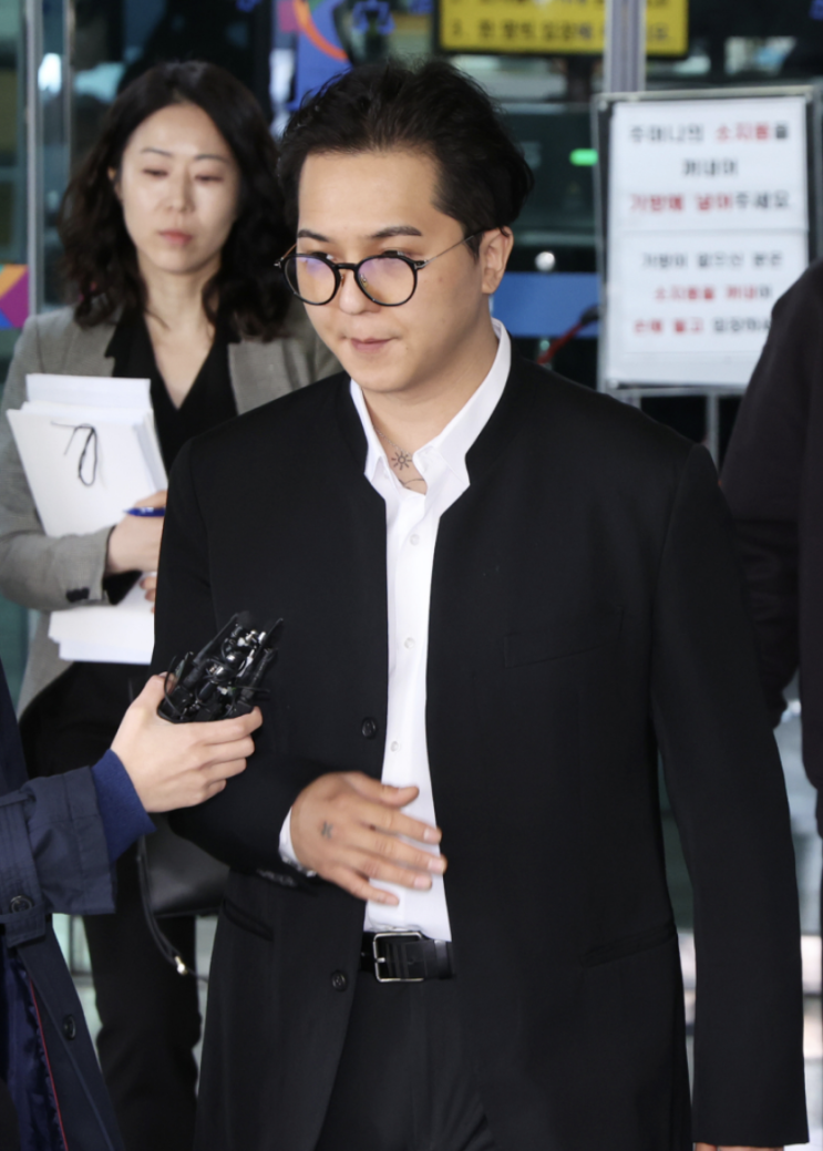 "재복무 하겠다고?" <b>송민호 부실복무</b>, 징역 1년 6개월 구형... 
