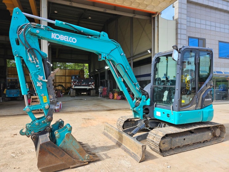  코벨코 SK55SRX-7 2024년식 저가동 3채널카메라 버켓3종 코끼리집게 회전라인 02 중고굴삭기
