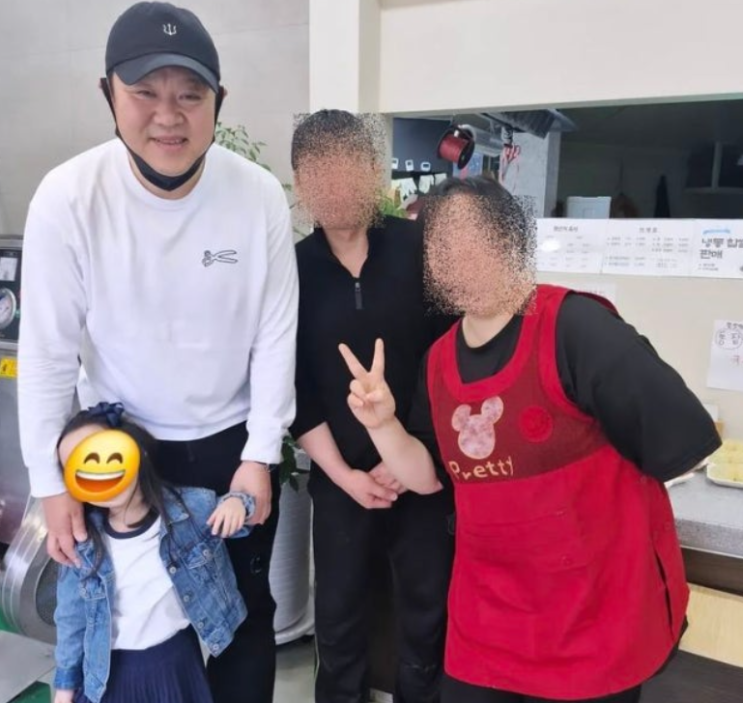   김구라 늦둥이 딸과 충주 여행 포착! 스티커 뒤에 숨겨진 천사 같은 일상