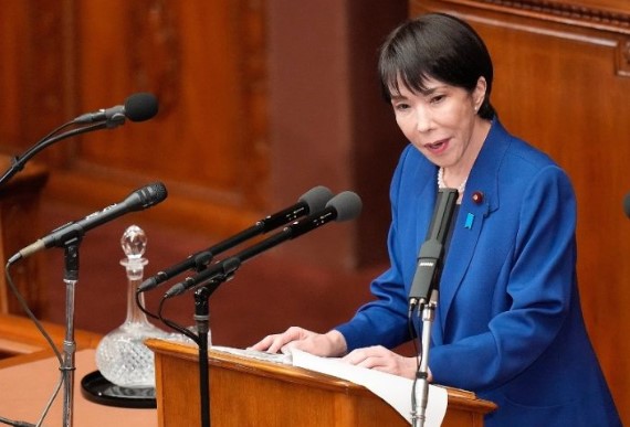 <b>다카이치</b> 사나에 야스쿠니 <b>공물</b> 논란, 총리 취임 후 첫 선택에 관심 ....