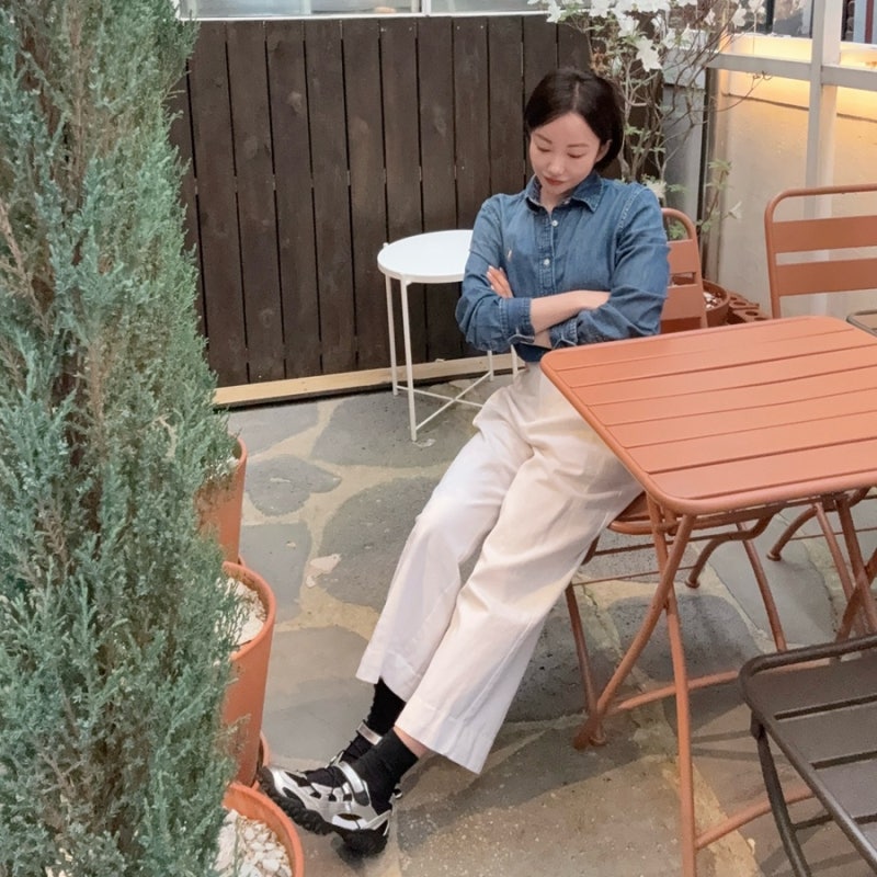 폴로 데님셔츠 클래식핏 코디｜휠라 에샤페 벨크로 VC v2 착용핏 데일리룩