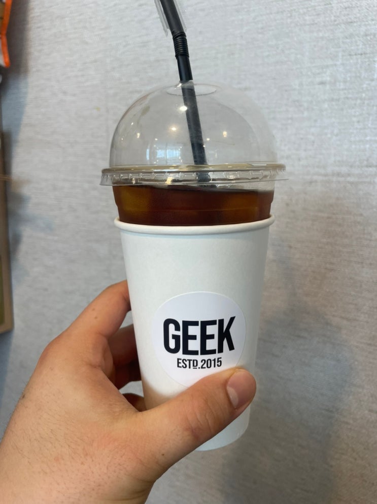  군산 라떼맛집 수송동 카페긱 GEEK 깔끔한 아메리카노 책 읽기 좋은 군산카페 금동 여력 이성당근처카페