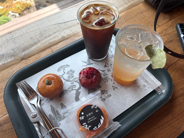  [경주 맛집] 첨성대 정원에서 즐기는 K-디저트, 경주 '신라당' 한옥 뷰에 반하다 