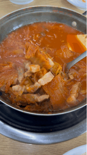 천안 직산_묵은지의 감칠맛과 진한 국물 맛의 김치찌개 좋아한다면 무조건.