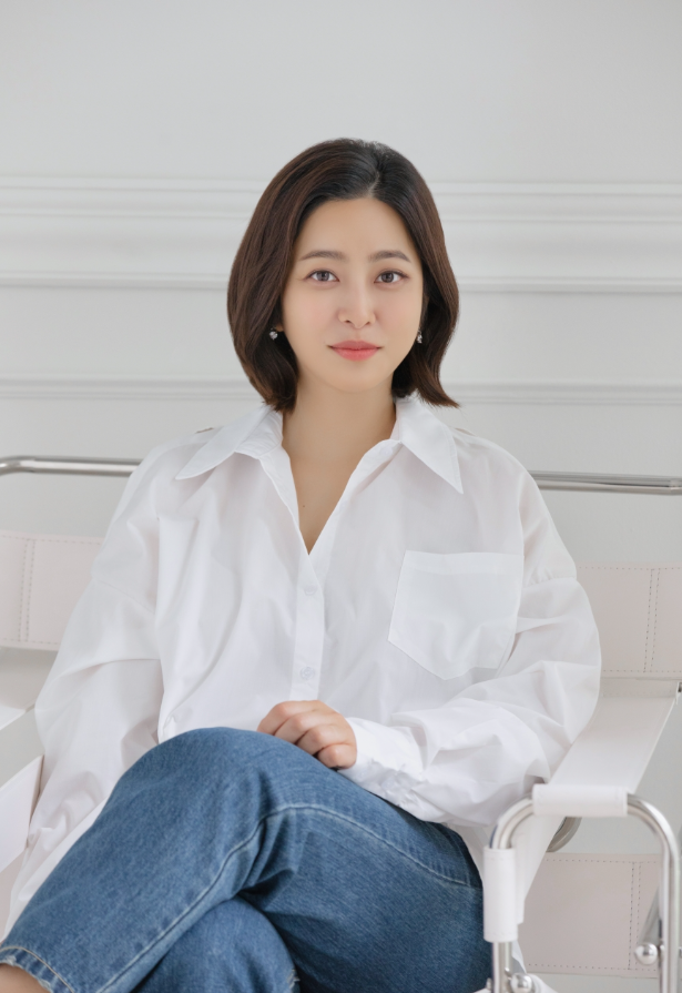  박세영, 4년 만의 컴백! '가족관계증명서'로 돌아오는 그녀의 이야기