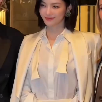 퍼스트 송혜교 불리우는 아역배우출신여배우 요즘엔 '성숙미' 느껴지는패션