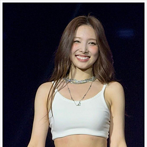 트와이스 나연 프로필 배경화면 나이 키 본명 국적 나무위키 셀카 인스타 사진 TWICE 노래 멤....