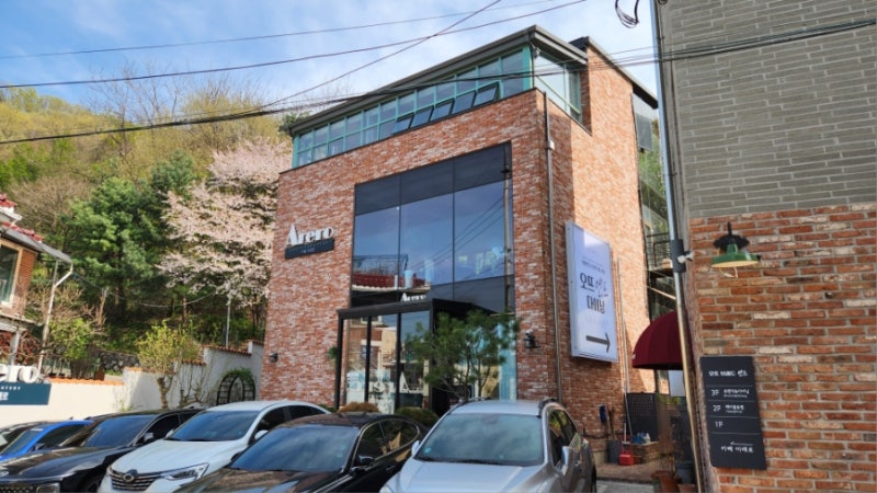 카페 아래로