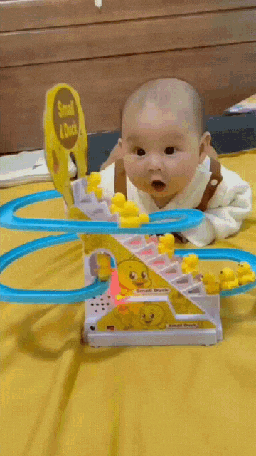  모든게 신기할 나이.gif