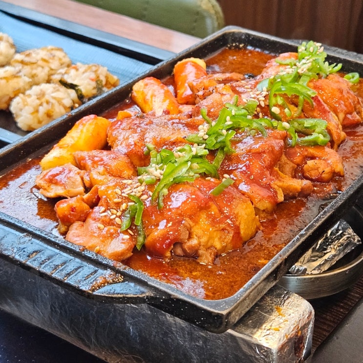  환호공원식물원맛집 20년 닭고기 전문 닭보쌈 닭곰탕 찜닭 수탉본점