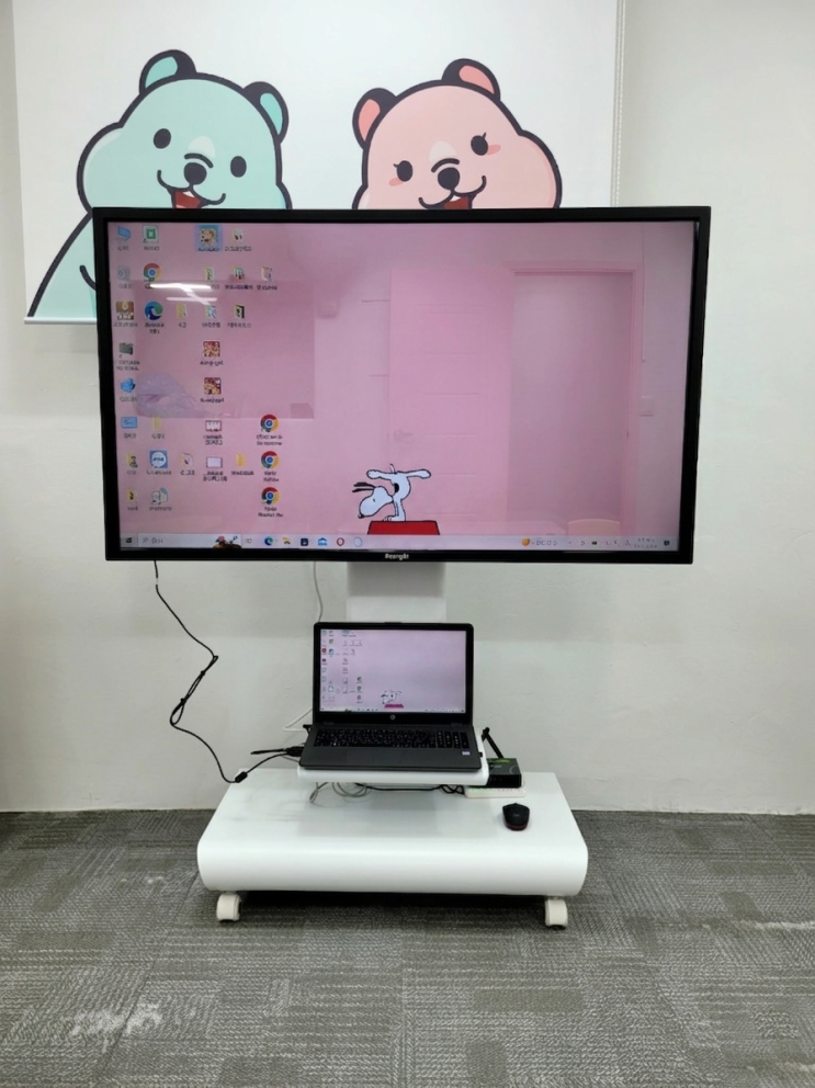  [설치사례_영어 학원] 55인치 AI 터치 모니터로 완성한 유치ㆍ초등 영어학원의 스마트 클래스 솔루션!(STV-5500-IRT)