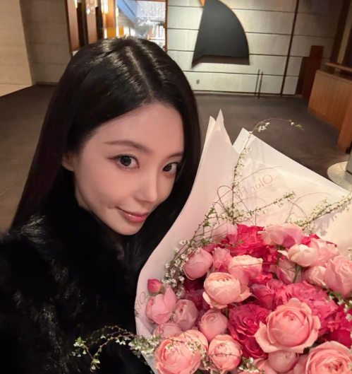 ‘턱 당기기 여신’ 윤하정 10월 결혼 골인, 3년 열애 끝에 결실 맺은 IT 개발자 예비 신랑