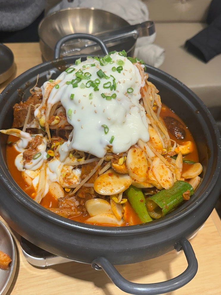 강남역 맛집 팔도밀방 강남본점 내돈내산, 치즈 가득 목살뼈찜에 밥 비벼 먹기 좋았어요