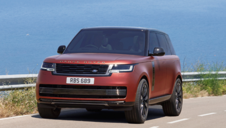  2026 랜드로버 레인지로버 PHEV: 정갈한 럭셔리의 정수, 친환경까지 잡았다