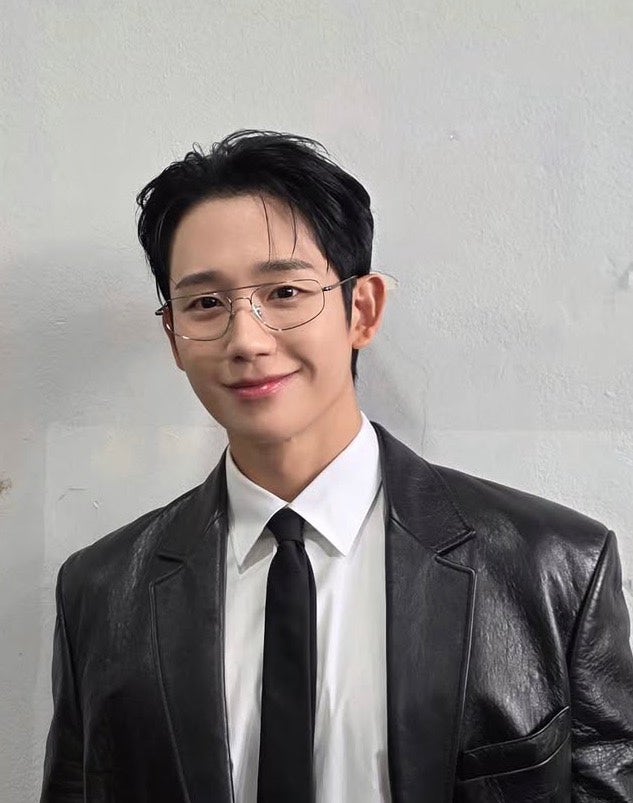 The Epitome of Neatness: Jung Hae-in's Parted Hair ✨