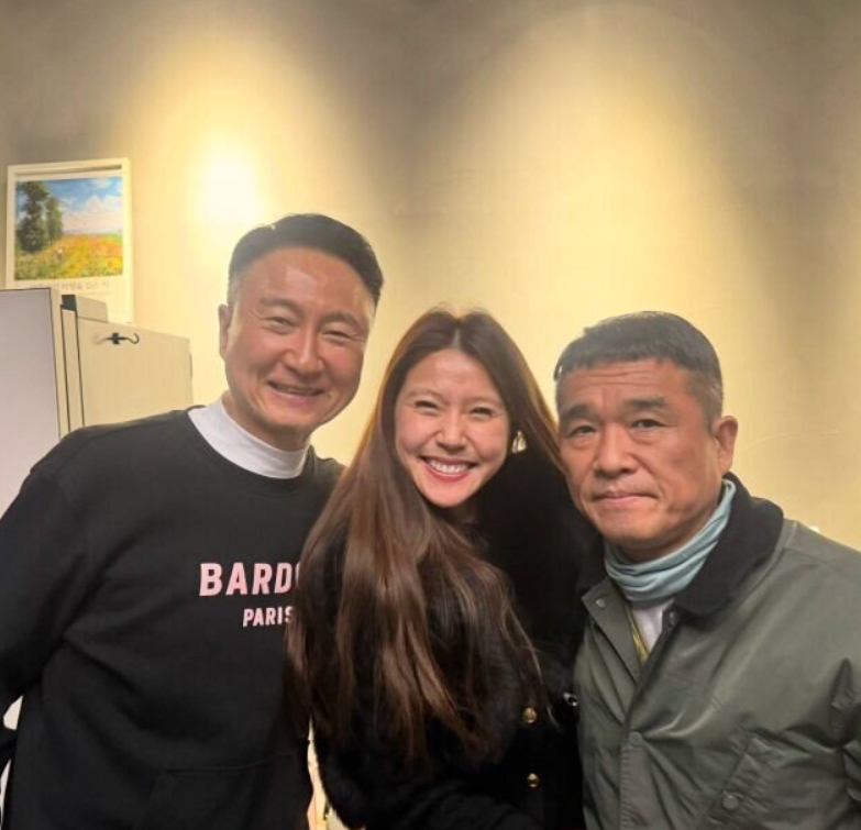 김건모,"먼저 이혼하자고 했더니 아내가 1년을 거절했다"... 50세 넘어 결혼한 국민가수의 충....