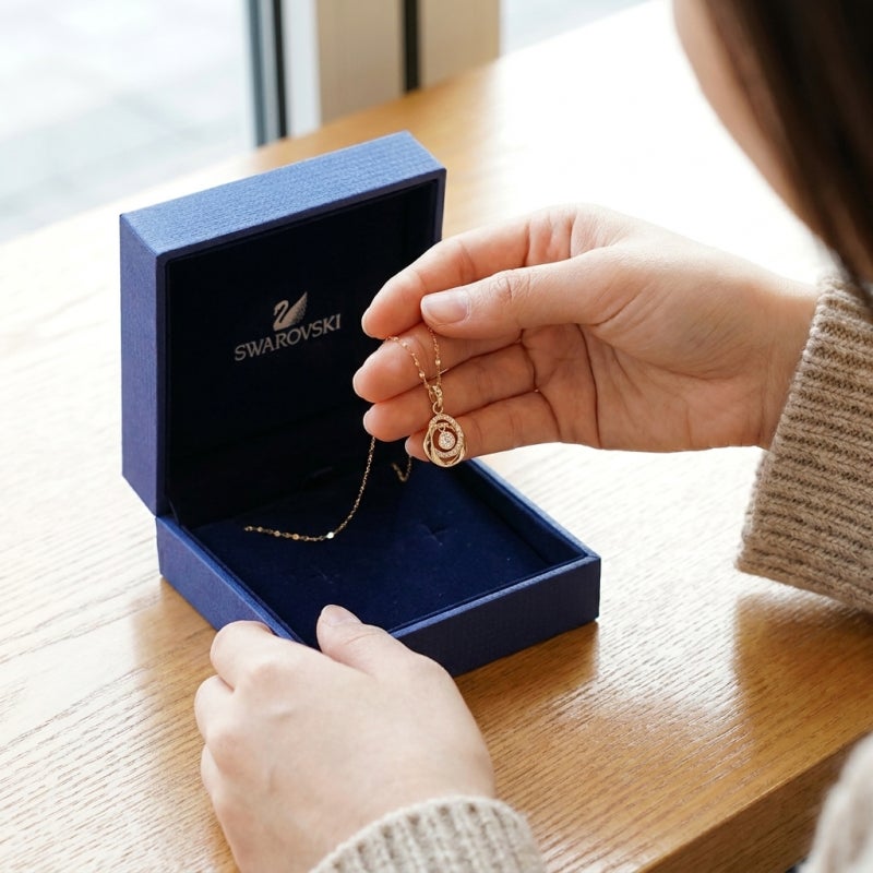 Juri.ette ネックレス 18K 스와로브스키 크리스탈 비앙카 스와로브스키 목걸이 후기 14K 18K 크리스탈 비앙카 여성 금목걸이