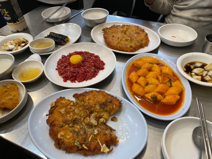  박가네 빈대떡 _ 광장시장 맛집 (빈대떡 마약김밥 육회)