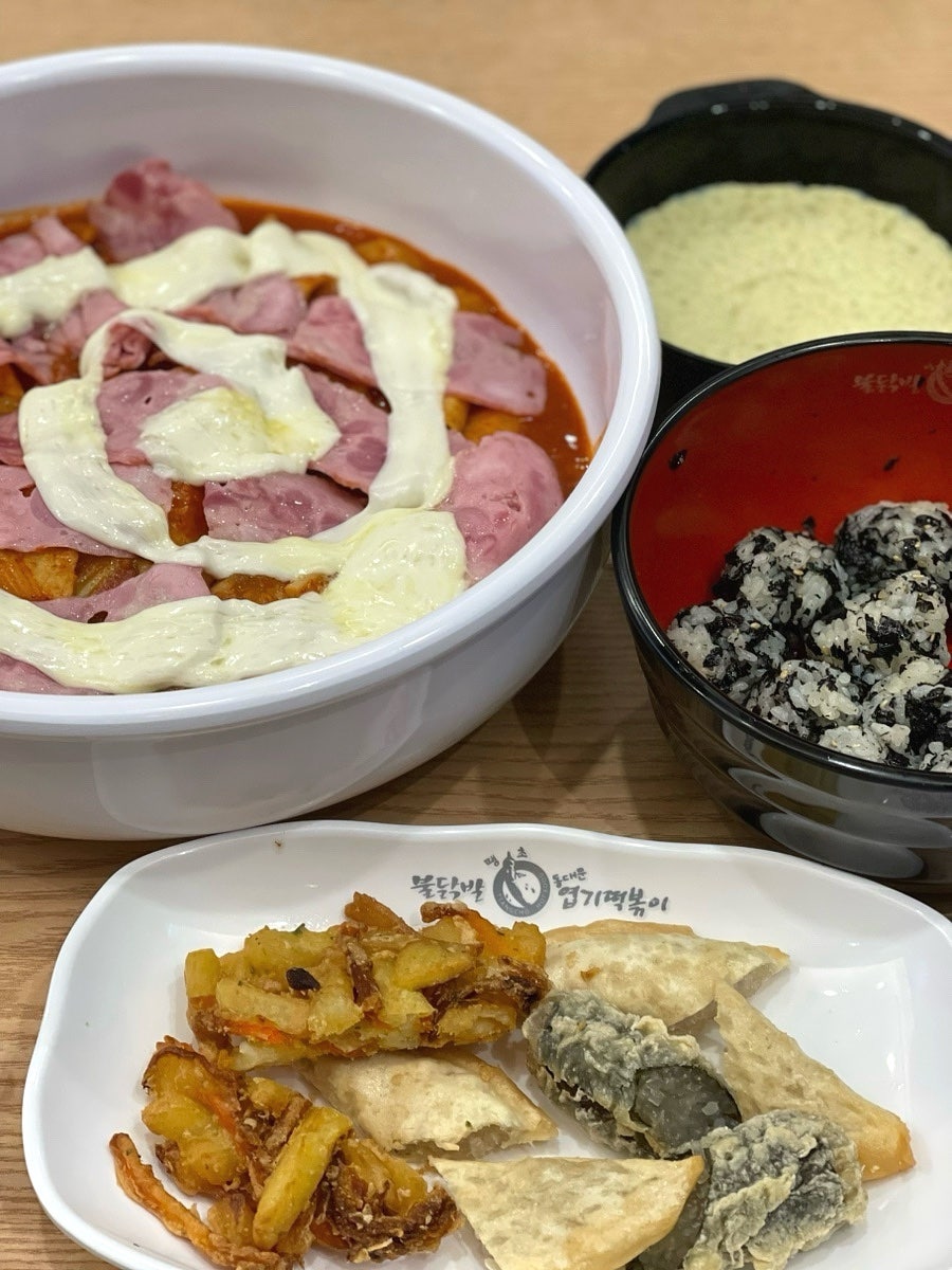 동대문엽기떡볶이 이문점 사진 1