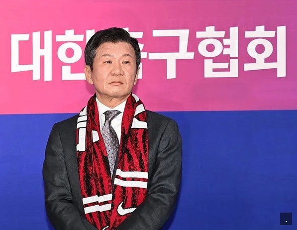 문화체육관광부의 <b>정몽규</b> ‘자격<b>정지</b> 이상 중<b>징계 요구</b>’... 