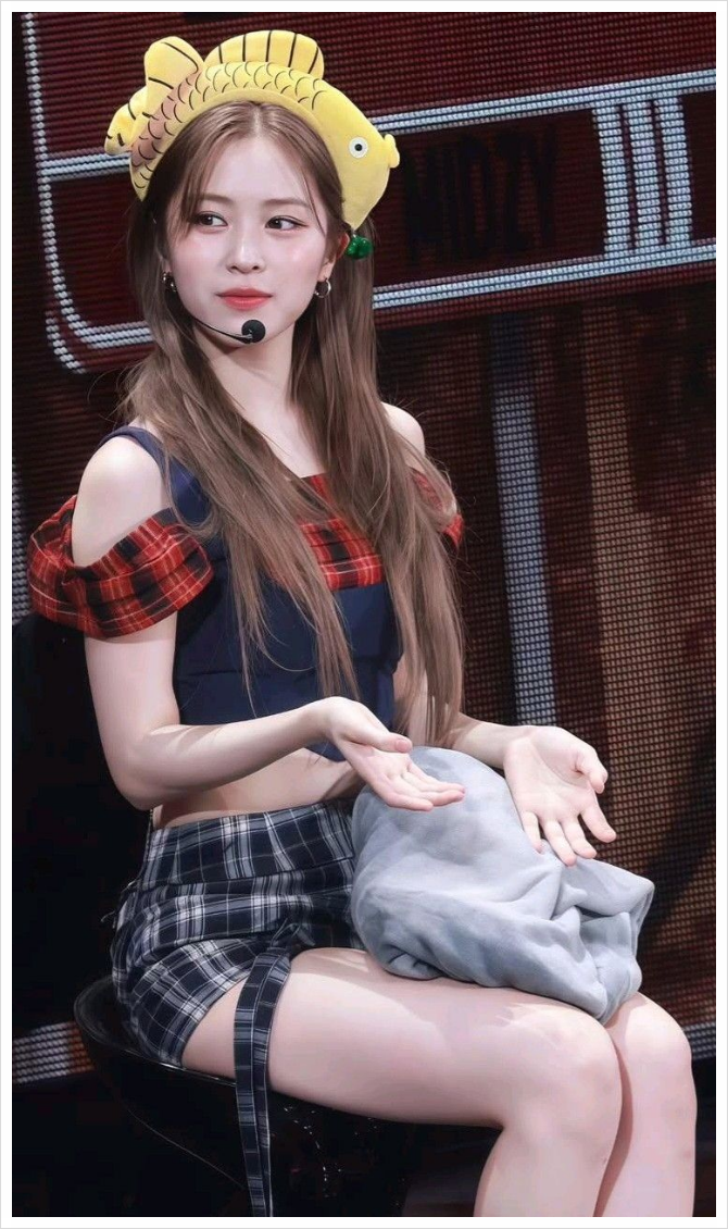 ITZY 잇지 류진 프로필 나이 키 국적 MBTI 나무위키 인스타 셀카 배경화면 사진 있지 노래 컴백 ....