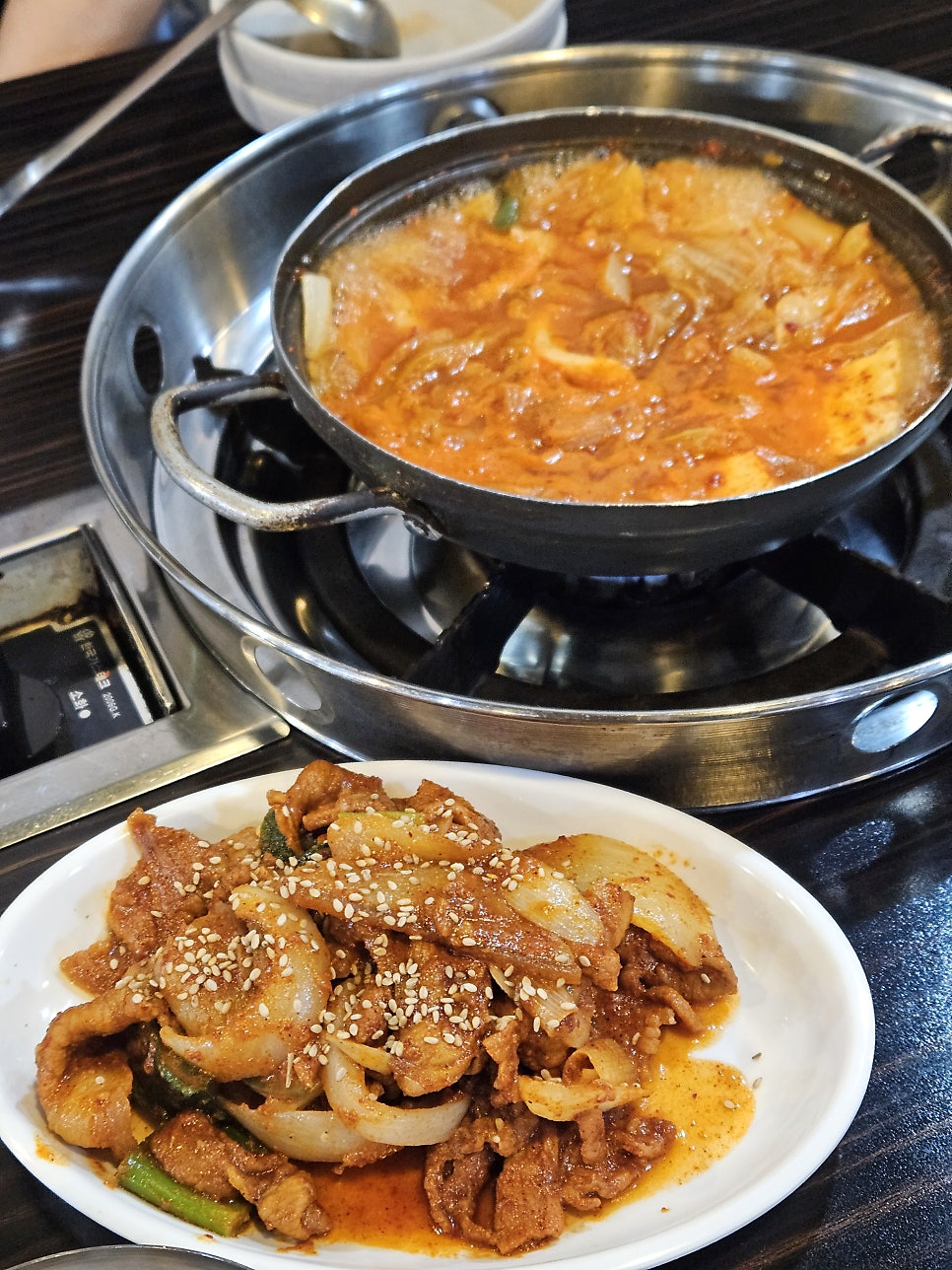 24시누름돌 생고기김치찌개 보라점 사진 1