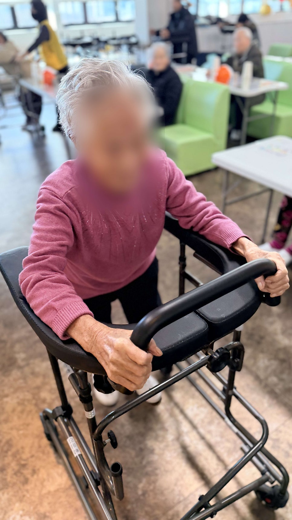 보령주야간보호 어르신 일상에 활력을 더하는 금빛사랑주야간보호센터
