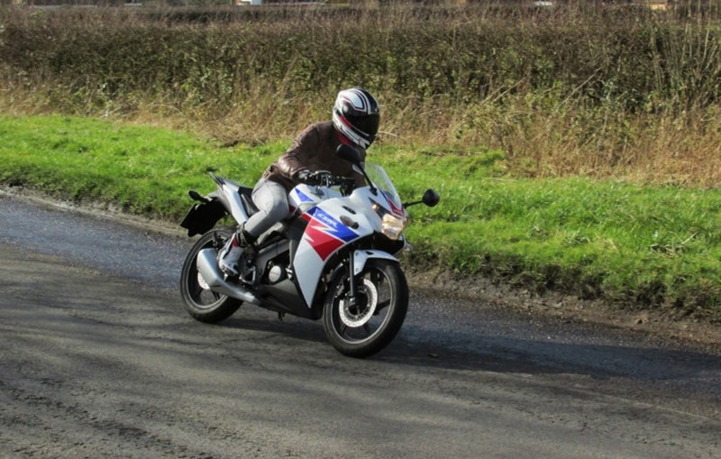 입문용 오토바이 추천 혼다 CBR 125R, CBR 500R 사양 반응.