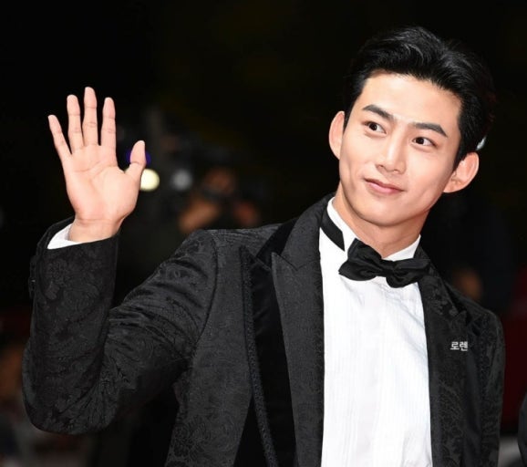 옥택연, 10년 열애 결실, 오늘(24일) 결혼! 일반인 여성 누구?