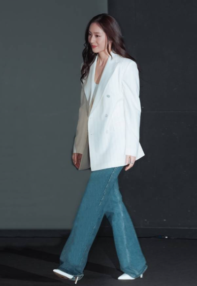 정수정 재킷 하나로 완성한 40대 워너비 몸매?