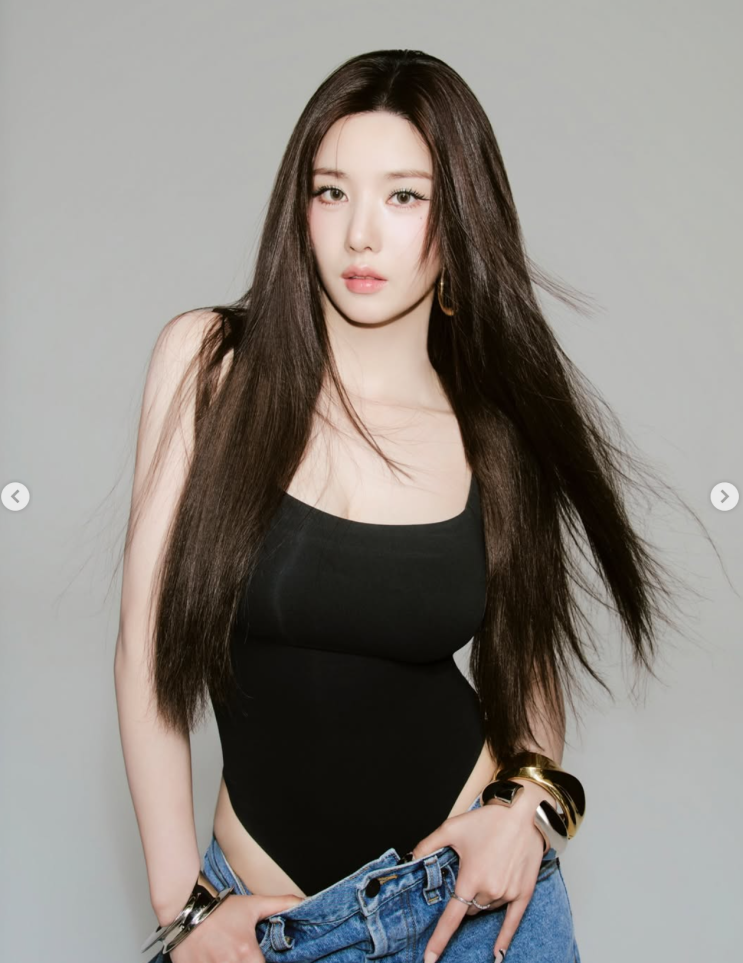  권은비, 파격적인 '치골룩' 공개 후폭풍...이적 후 첫 행보에 쏠린 시선