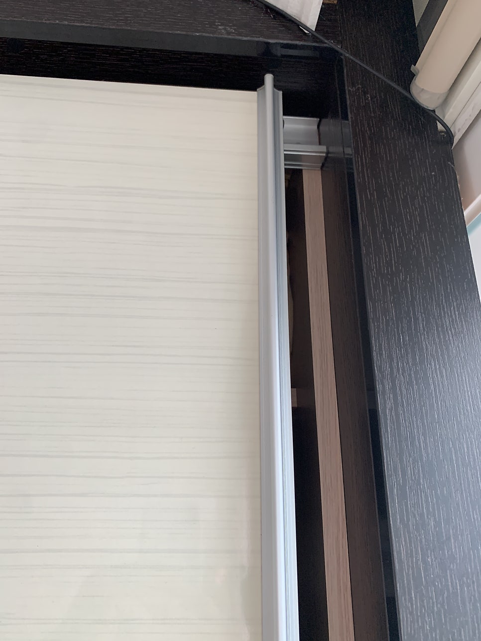 성남 분당 슬라이딩 붙박이장 수리, 움직이지 않는 문(도어) 어떻게 해결할까?