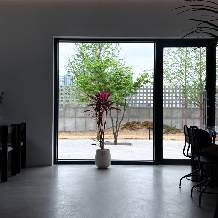  대구 대형카페 한시(HANSEE) : 사진으로 담아낸 찰나의 온전한 휴식
