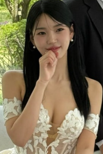   '나는 솔로' 11기 순자, 9월의 신부 된다! 5급 공무원 예비 신랑과 달달한 웨딩 화보 공개