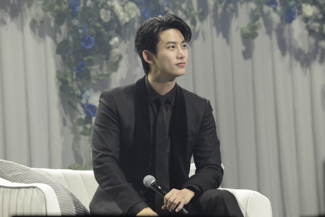 "사랑해 지혜야" 옥택연 결혼식 2PM 완전체 참석, 황찬성 사회·축가까지 감동 총출동