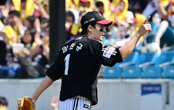  오스틴 주루코치 접촉 아웃?! LG vs 두산 잠실 라이벌전 경기 리뷰 + KBO 순위표