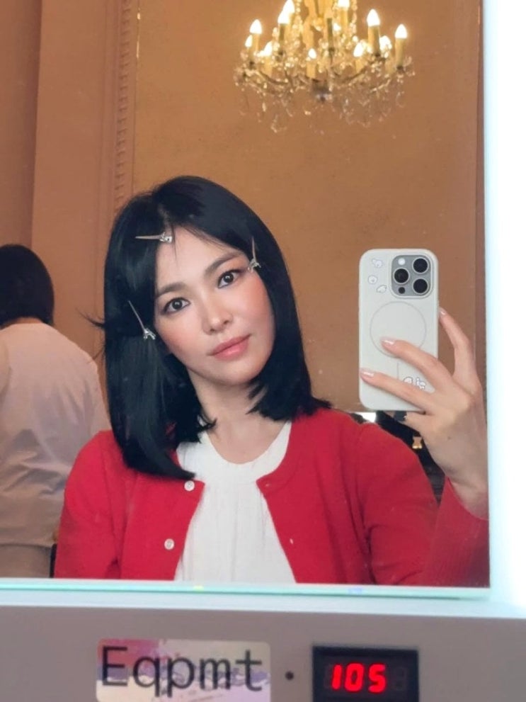  송혜교 단발 변신, 민낯과 풀메이크업 사이의 놀라운 반전 매력!