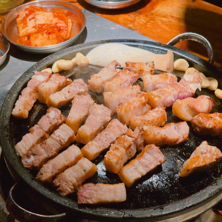  주차 편한 홍대 맛집 AI가 초벌해주는 합정역 고기집 도적 합정점